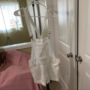 White overall shorts 🤍